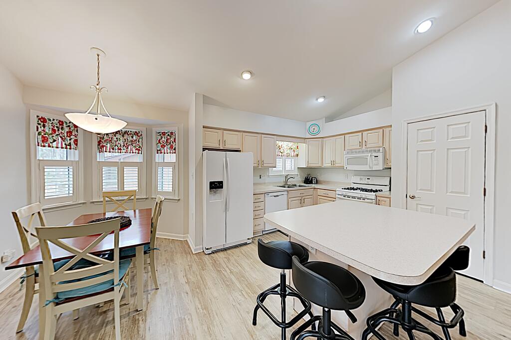 New Listing! Choice Getaway - 5 Pools & Beach Club Home - thumb 1