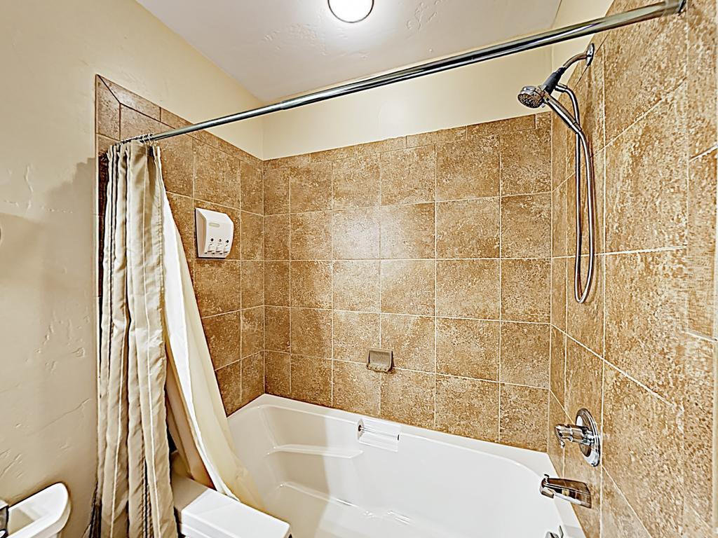 New Listing! End-Unit Townhome W/ Private Hot Tub Townhouse - thumb 2