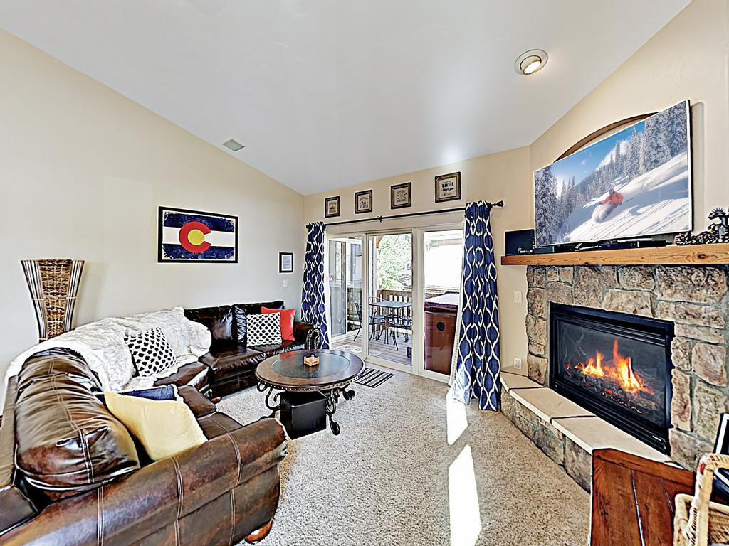 New Listing! End-Unit Townhome W/ Private Hot Tub Townhouse - thumb 0