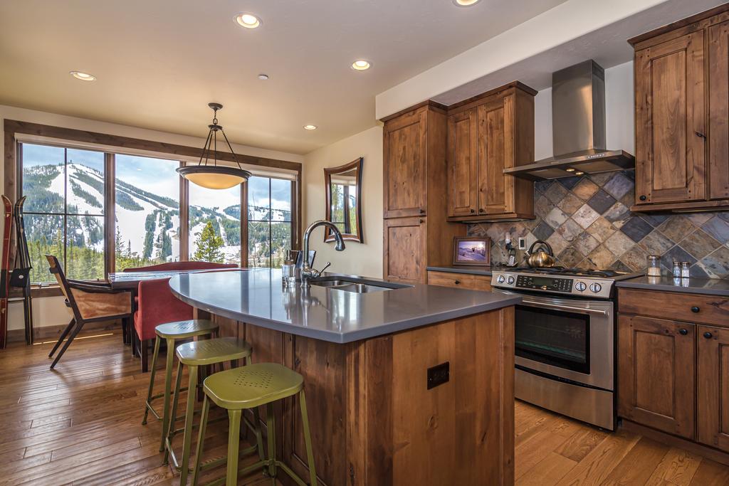 New Listing! Luxury Mountain Home, Near Skiing Townhouse - thumb 1