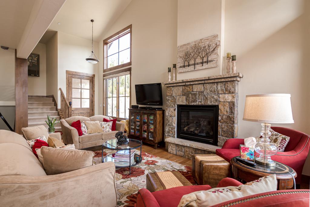 New Listing! Luxury Mountain Home, Near Skiing Townhouse - thumb 3