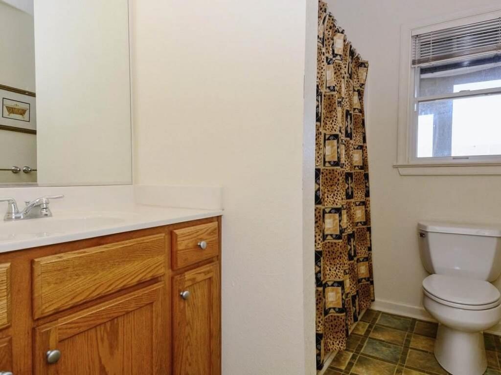 NH763 THE LION'S DEN - thumb 3