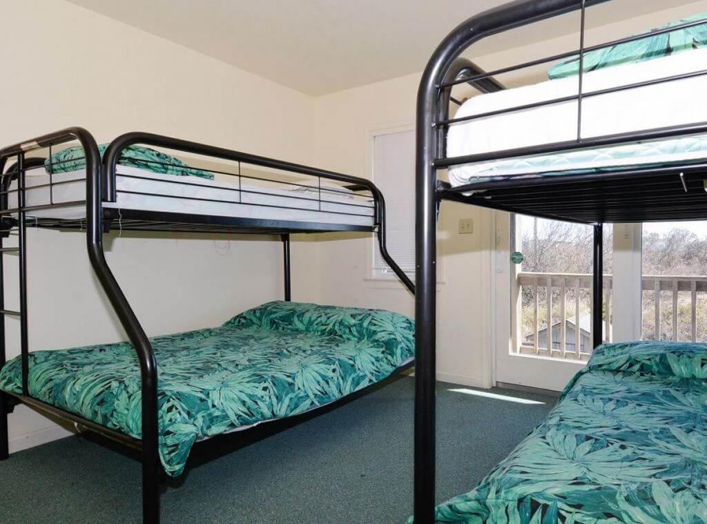 NH763 THE LION'S DEN - thumb 1