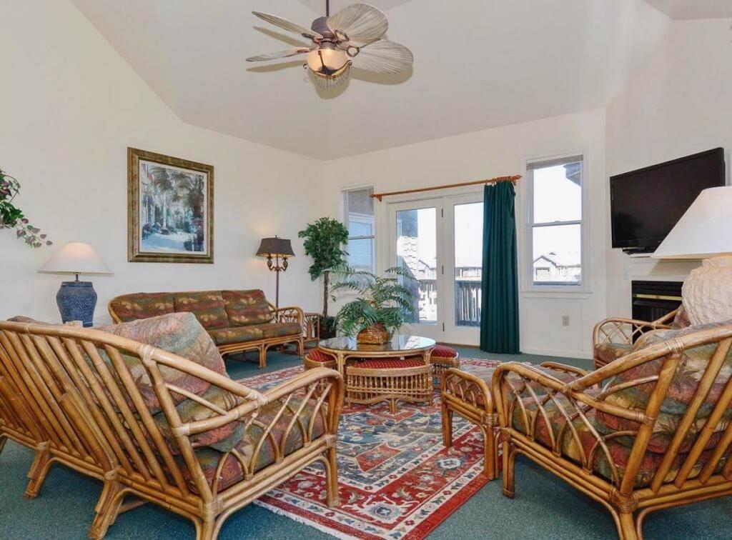 NH763 THE LION'S DEN - thumb 2