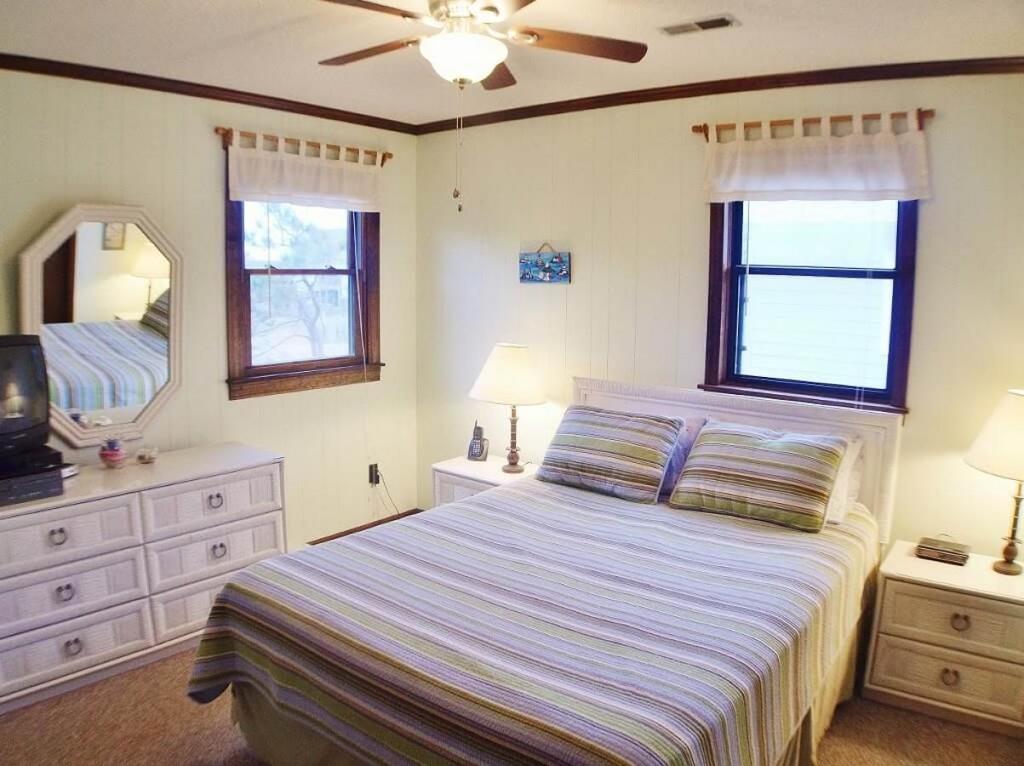 NH798 BROOKS - thumb 1