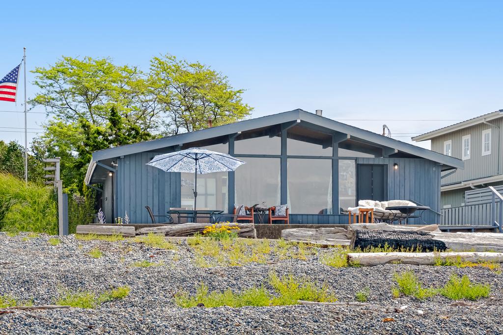 Orca Watch Hideaway At Sandy Point - thumb 1