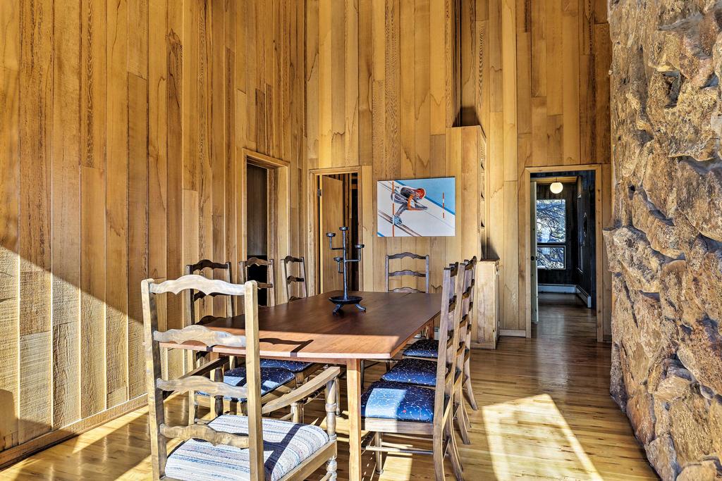 Panoramic Mountain-View Home With Hot Tub&Deck! - thumb 3