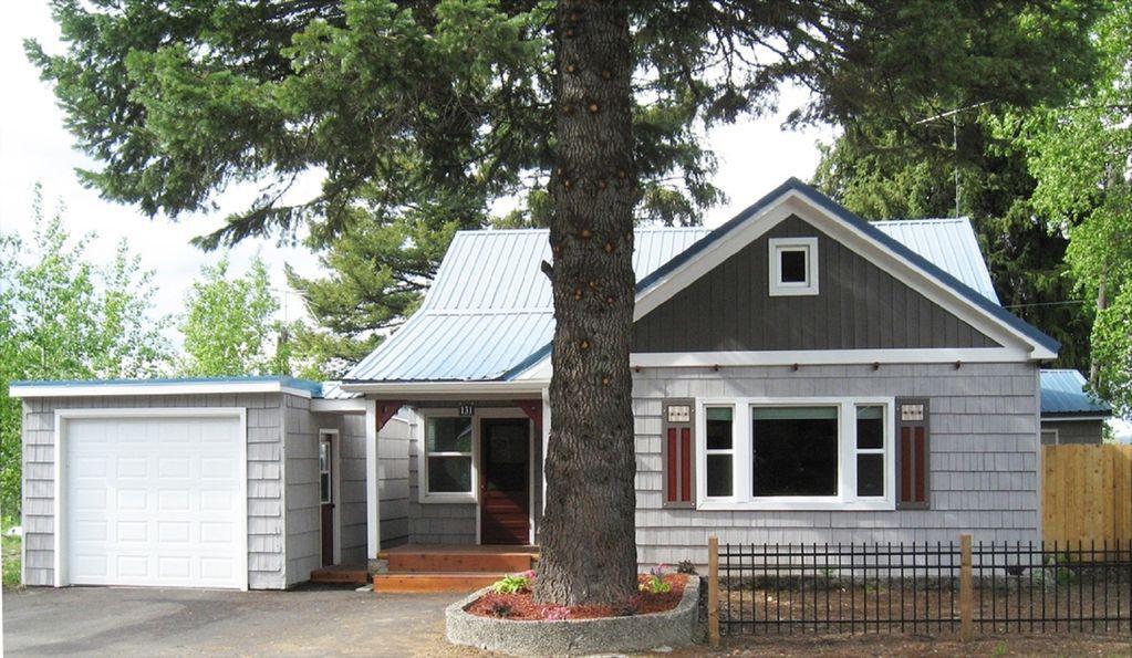 Park Street Cottage - Hot Tub - Pet Friendly - Short Walk To Downtown And Lake - thumb 0