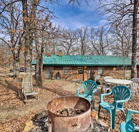 Peaceful 'Hidden Oaks' Real Log Home - Walk to Lake - Accommodation Alabama