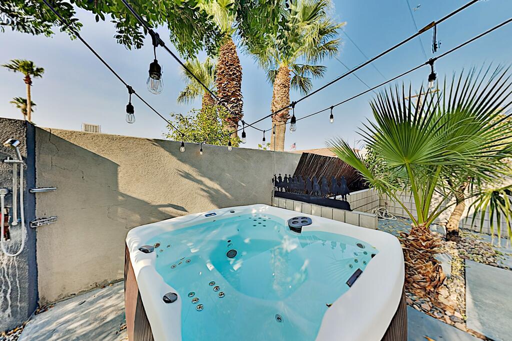 Private Desert Retreat - Heated Pool, Spa, Firepit Home - thumb 3