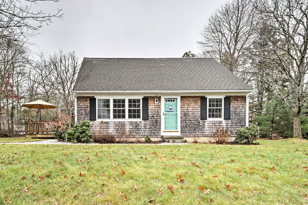 Private East Falmouth Home - 5 Minutes To Beaches! - thumb 0