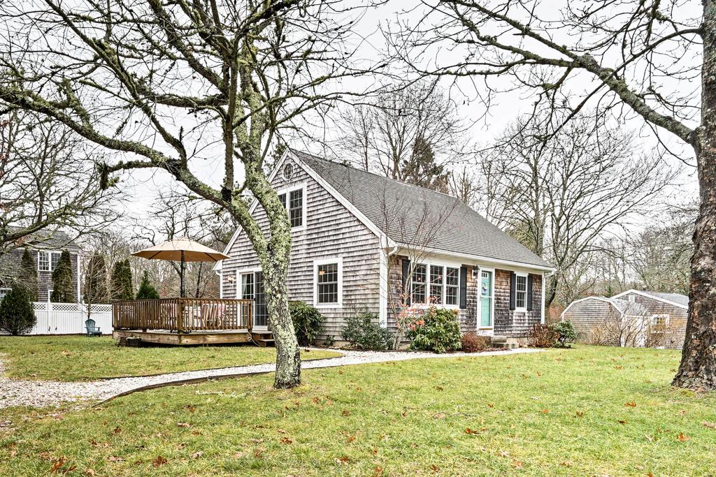 Private East Falmouth Home - 5 Minutes To Beaches! - thumb 1