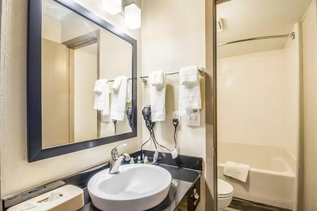 Quality Inn - thumb 1