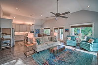 Quiet Fisherman's House with Hot Tub  Tiki Bar Accommodation Alabama
