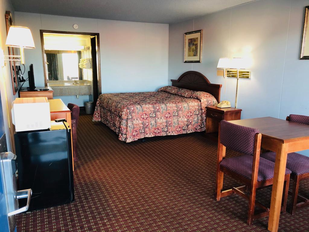 REGENCY INN MOTEL - thumb 2