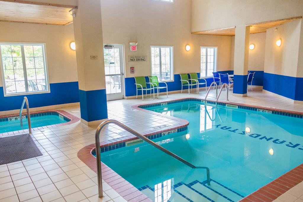 River Hills Hotel- Mankato - thumb 1