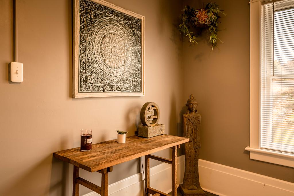 Riverfront Bali In The Burg Near Hershey - thumb 2