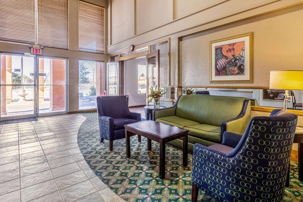 Rodeway Inn & Suites - thumb 3