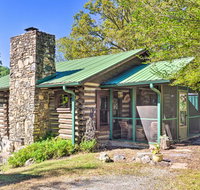 Rustic-Yet-Cozy Cabin with Views 12Mi to Asheville - Accommodation Alabama