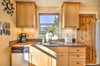 Sherwood Retreat with Yard Walk to Old Town Accommodation Alabama