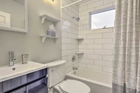 Spacious Getaway with Deck - Walk to Nantucket Sound Accommodation Alabama