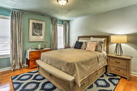 Stately Norfolk Home with Yard  Grill - Walk to Beach Accommodation Alabama