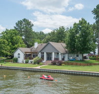Sunset Point - 4 Bedroom Lake House - Accommodation Alabama
