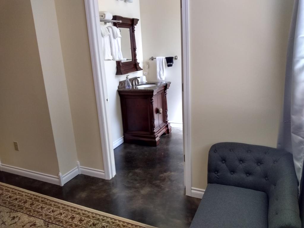 Swantown Inn & Spa - thumb 1