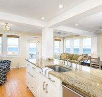 The Beach House. Oceanfront & Sunrise Views! - Accommodation Alabama