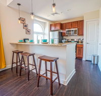 The LUXOR, An Experience! Pool, Gym,Parking - Accommodation Alabama