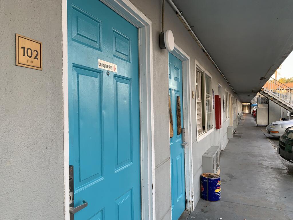 Tiki Lodge Modesto - 24 Hour, No Deposit - thumb 0