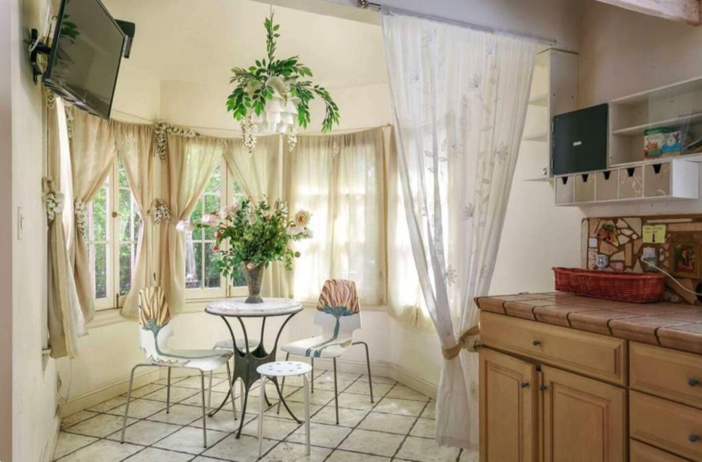 UNIQUE Romantic 1BR Loft @ Venice Beach - thumb 0