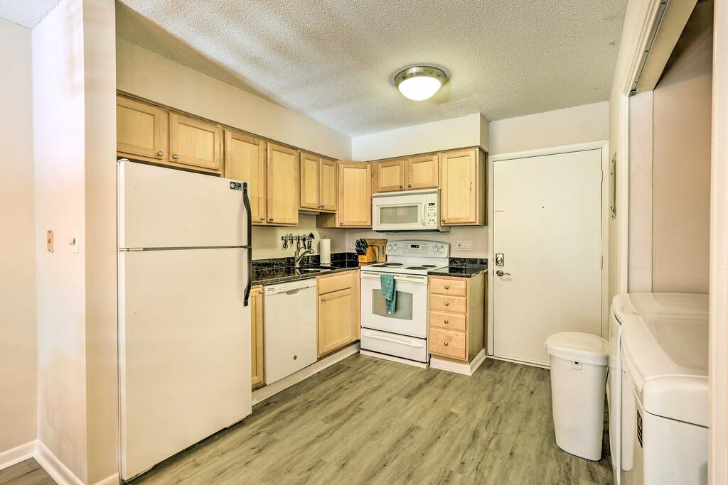 Updated Condo With Pool - 500 Yds To Folly Field Beach - thumb 3