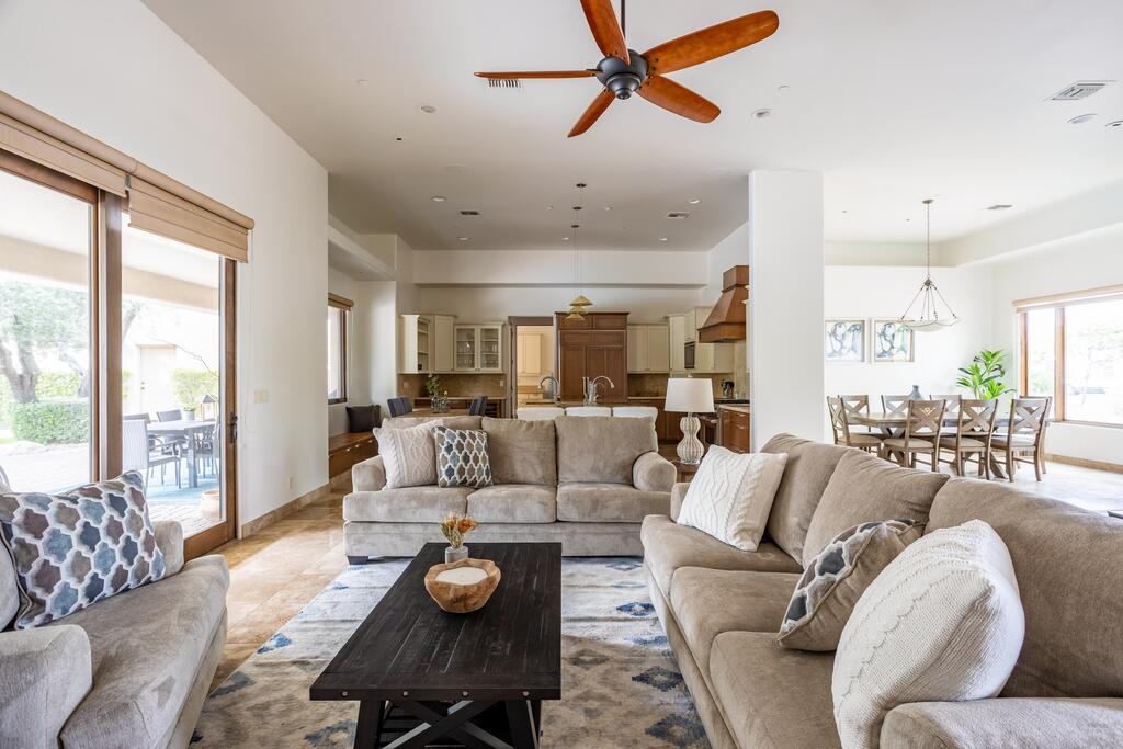 Upscale Estate W/ Pool, Chefs Kitchen & Stables Home - thumb 1