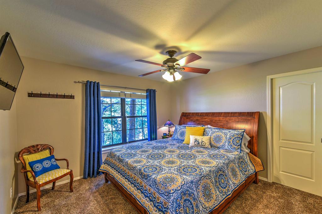 Upscale Flagstaff House With Hot Tub, Deck&Mtn Views! - thumb 3