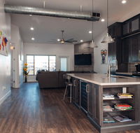 Upscale Fully Renovated Biltmore Penthouse - Accommodation Alabama