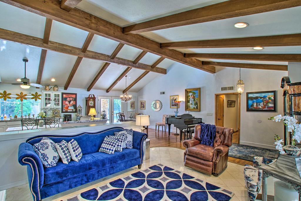 Upscale Mesa Living - Swim, Shop, & Play Ball! - thumb 1