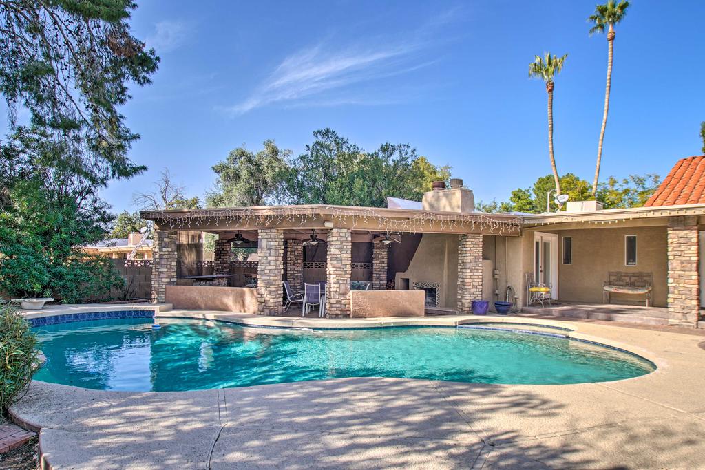 Upscale Mesa Living - Swim, Shop, & Play Ball! - thumb 0