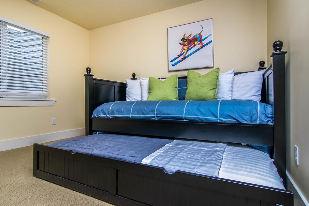 Urban Central In Salt Lake With Indoor Hot Tub - thumb 3