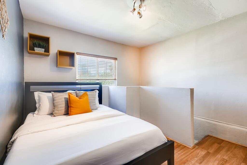 WALK TO DOWNTOWN PHOENIX 1BD/1BA - thumb 2