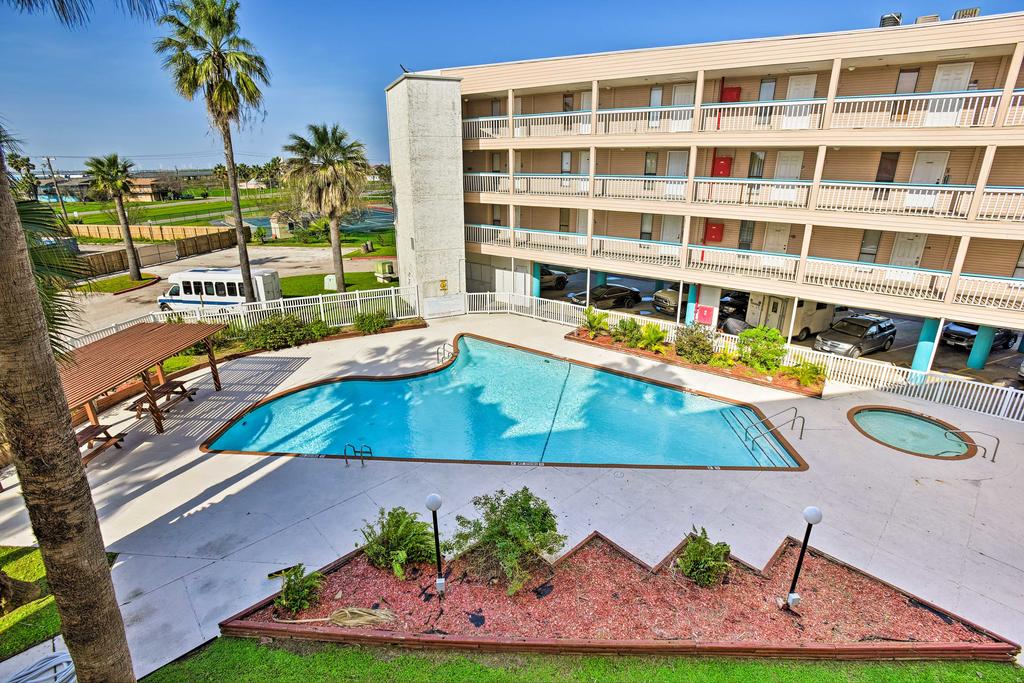 Waterfront Corpus Christi Condo With Pool Access - thumb 2