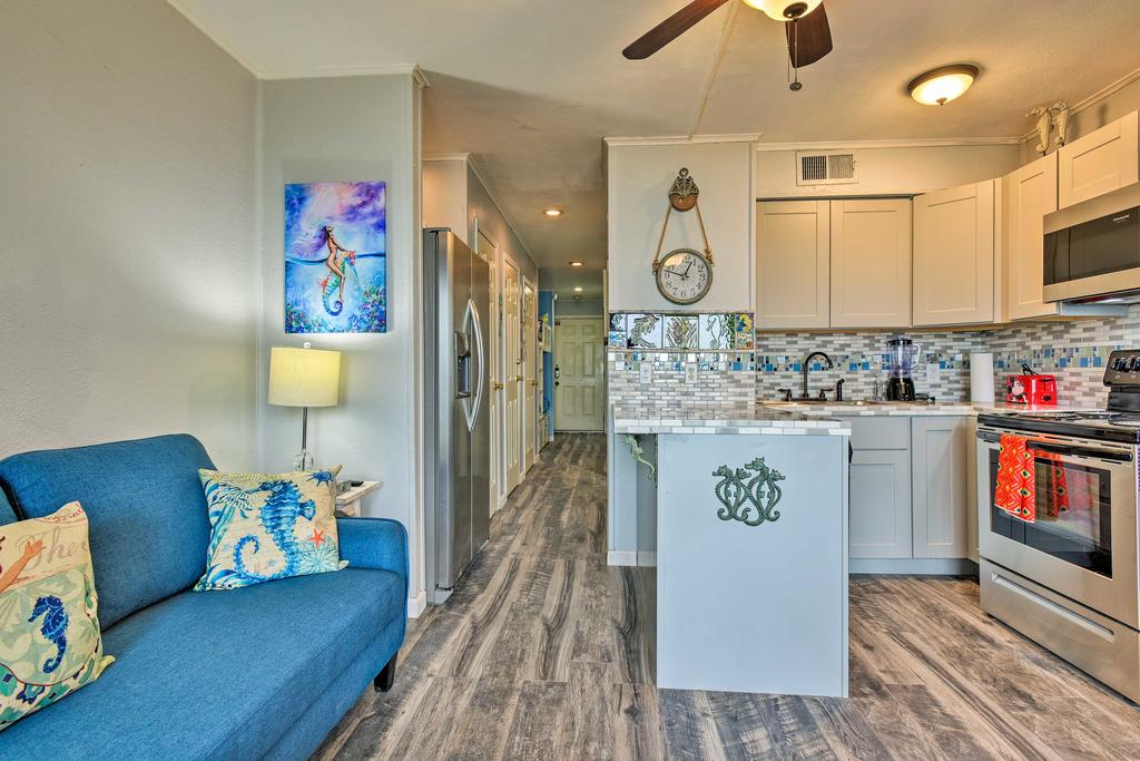 Waterfront Corpus Christi Condo With Pool Access - thumb 3
