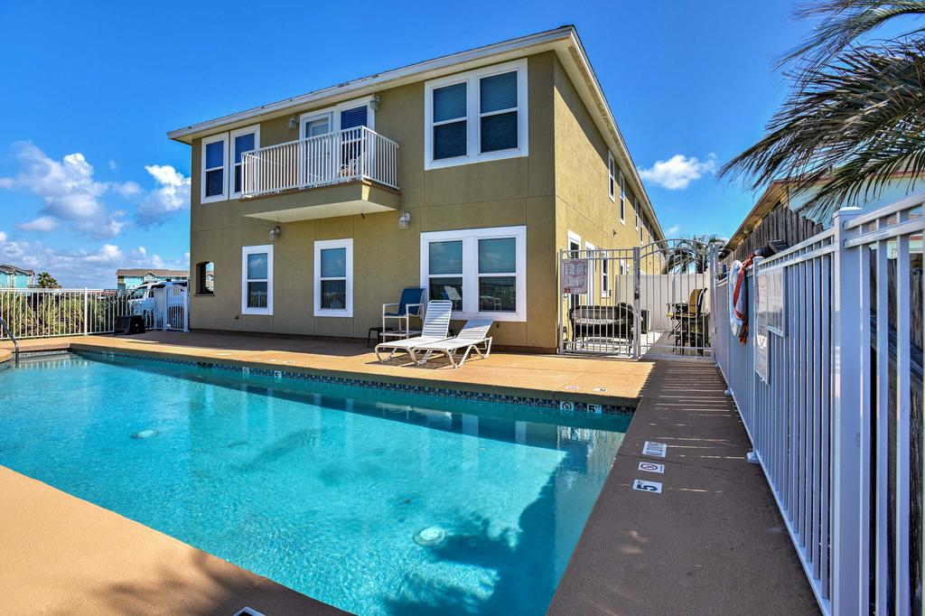 Waterfront Corpus Christi Townhouse With Pool And Dock! - thumb 2