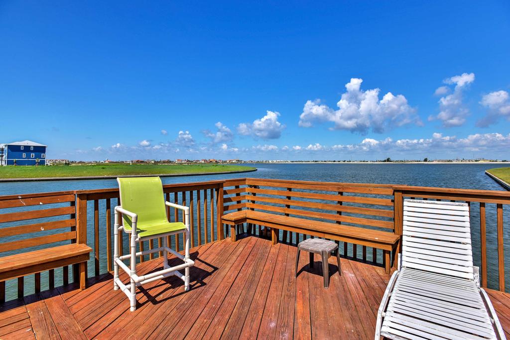 Waterfront Corpus Christi Townhouse With Pool And Dock! - thumb 1