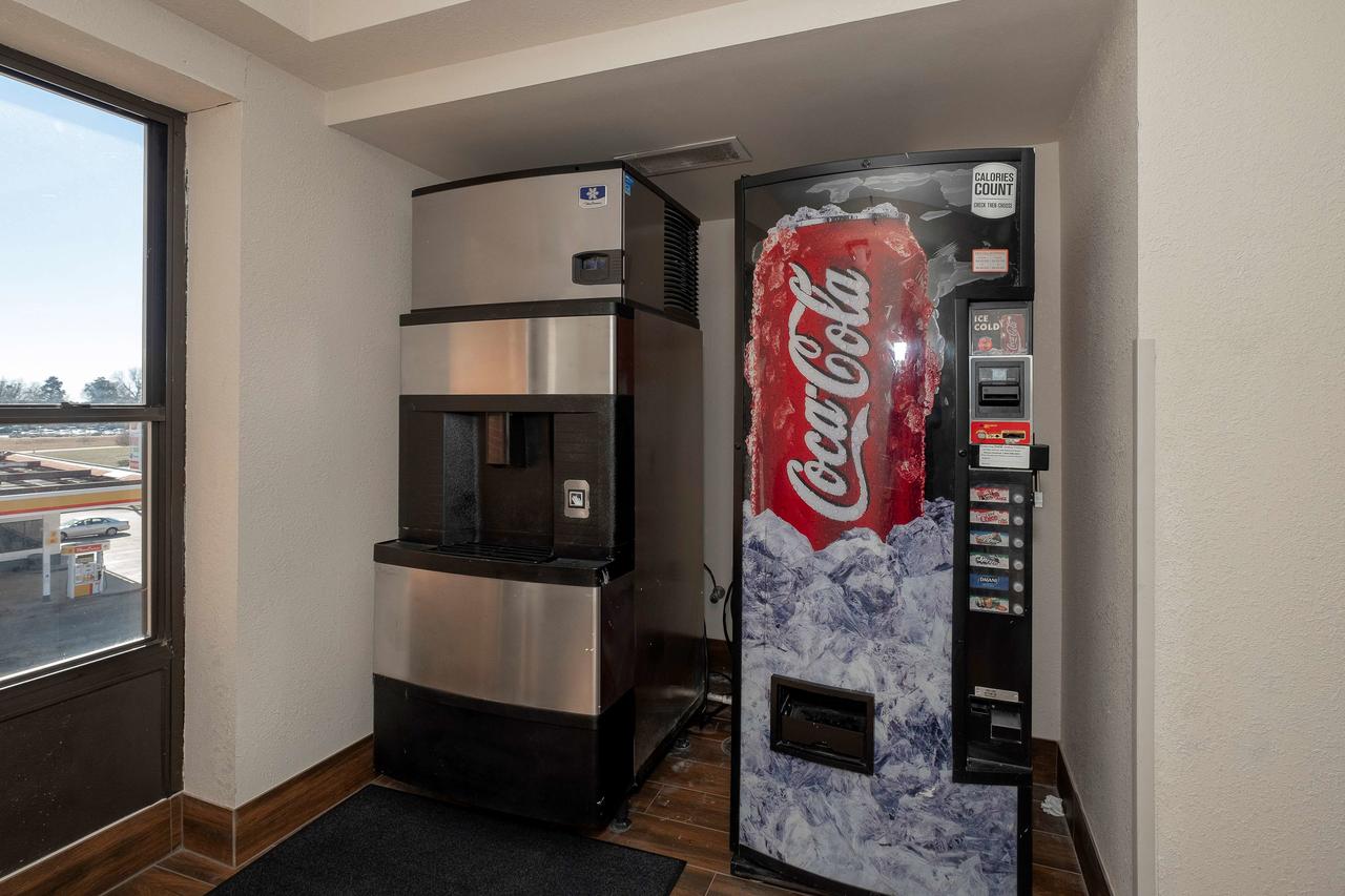 Red Roof Inn Prattville - thumb 34