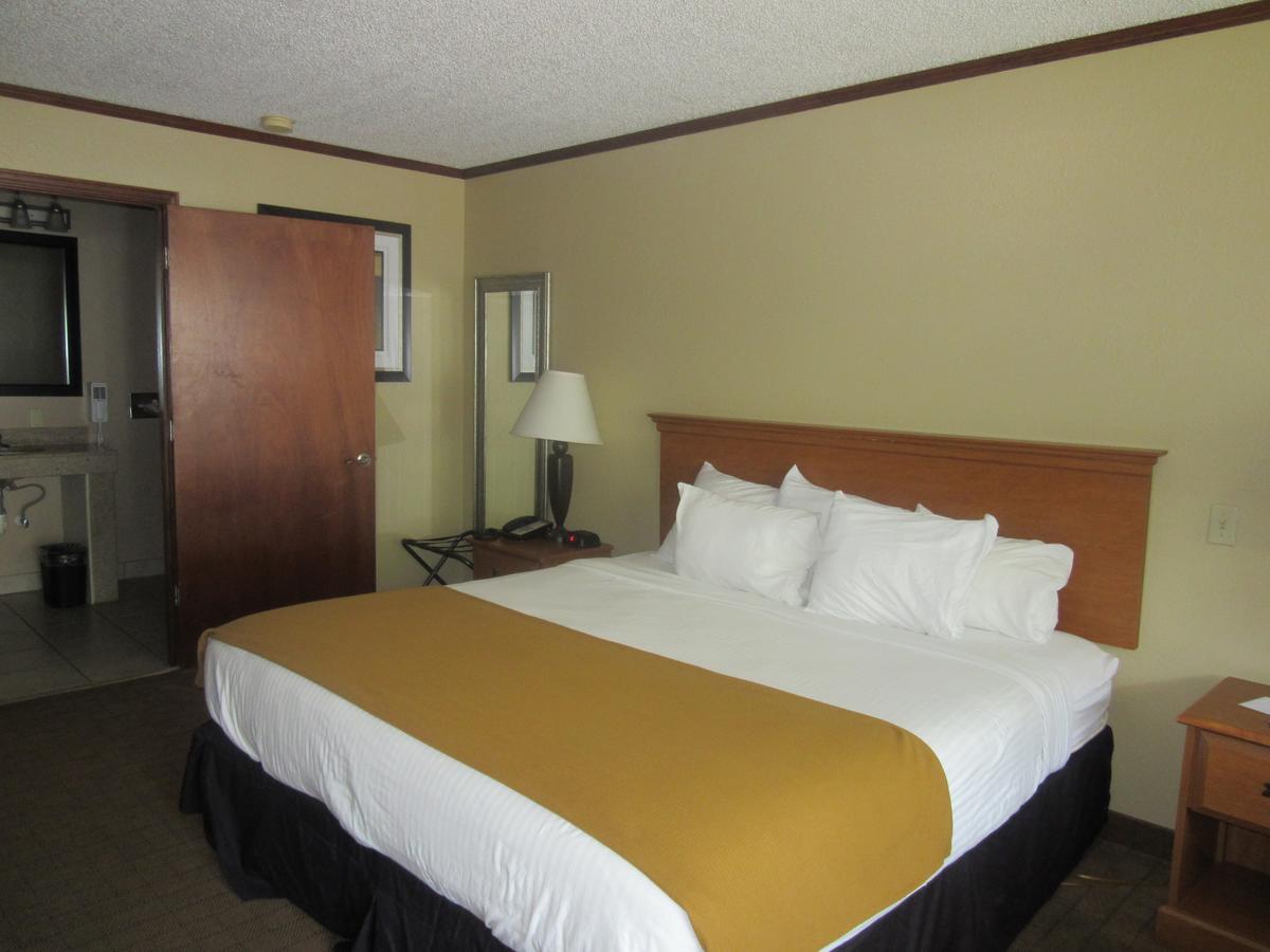 Riviera Inn - thumb 18