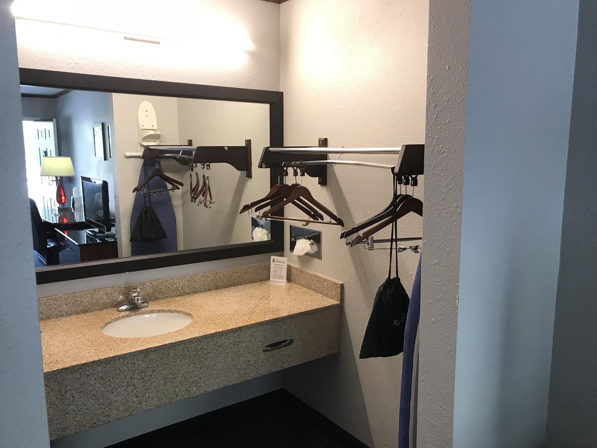 Riviera Inn - thumb 8