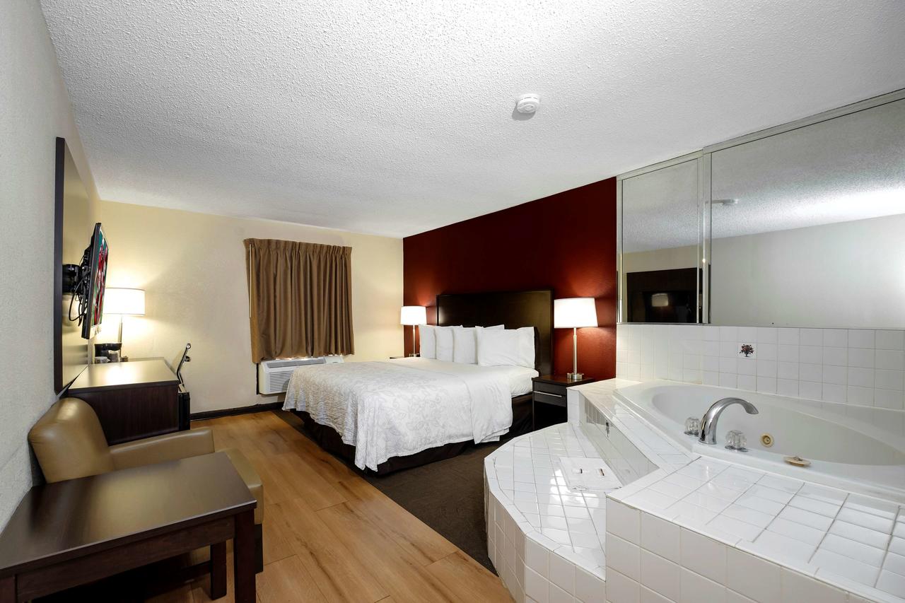 Red Roof Inn PLUS+ & Suites Opelika - thumb 43
