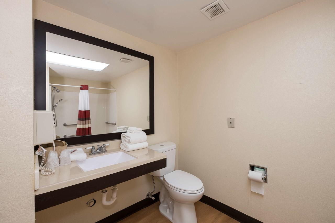 Red Roof Inn PLUS+ & Suites Opelika - thumb 4