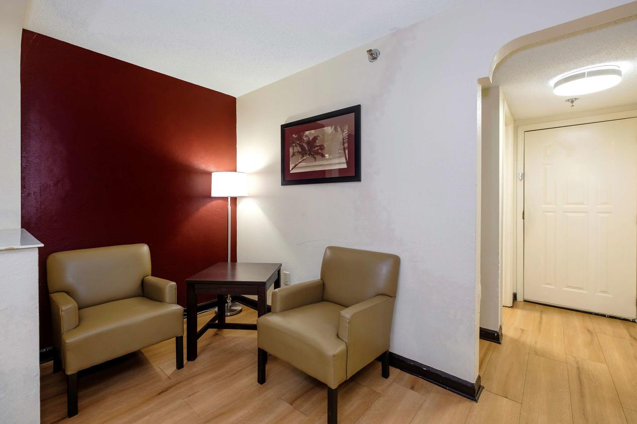 Red Roof Inn PLUS+ & Suites Opelika - thumb 29